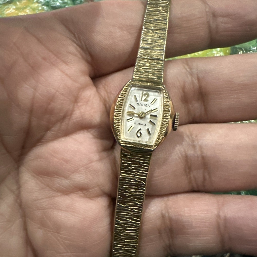 Working Vintage Gruen 17 Jewels Ladies Watch Manual Wind Gold 17mm Fit 6.5in Run